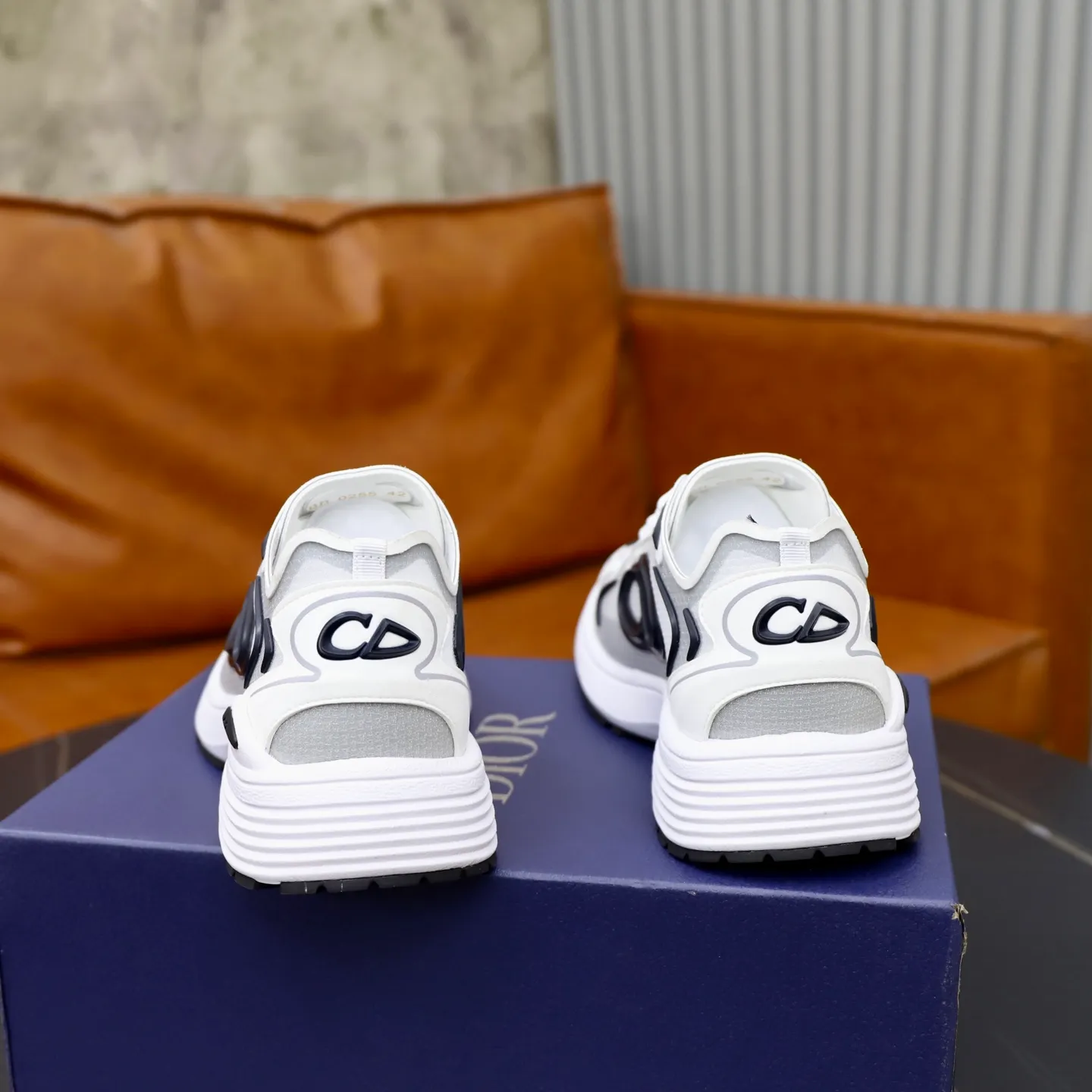 Ex-factory price: 560💰DIOR#B30 COUNTDOWN TECH shoes 1. Inspired by lighter running shoes this season 2. Made of multi-layer transparent nylon upper, futuristic 3. CD30 rubber logo on the tongue/heel to highlight the brand style 4. Equipped with ultra-light foam midsole for the ultimate comfortable wearing experience 5. The entire series uses WELDED (seamless bonding) technology to ensure durability and lightness 6. Full size dopamine color matching, 39-45 (38, 46 customized)